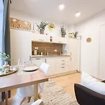 Marco Polo 26a Tirabora Short Rent Daire *