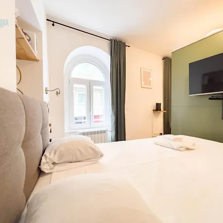 Marco Polo 26a Tirabora Short Rent Triest