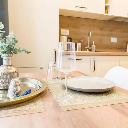 Marco Polo 26a Tirabora Short Rent Daire Trieste